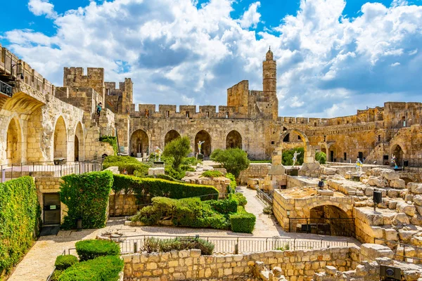 JERUSALEM, ISRAEL, SETEMBRO 8, 2018: Pátio interno do reboque — Fotografia de Stock