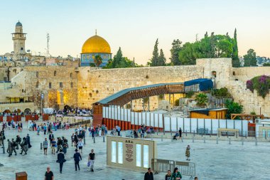 Kudüs, İsrail, 8 Eylül 2018: Gün batımı görünümü insan vardır 