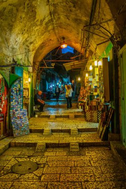 Kudüs, İsrail, 8 Eylül 2018: Gece görünümü çeşitli Shop