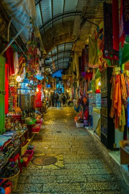 Kudüs, İsrail, 8 Eylül 2018: Gece görünümü çeşitli Shop