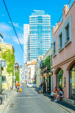 Tel Aviv, İsrail, 9 Eylül 2018: Dar bir sokakta görünümünü 