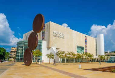 Tel Aviv, İsrail, 10 Eylül 2018: Habima Tiyatrosu içinde yüzde