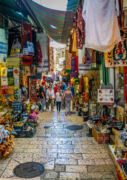 Kudüs, İsrail, 8 Eylül 2018: İnsanlar arasında gezinme