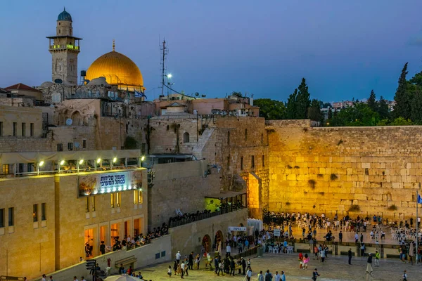 Kudüs, İsrail, 8 Eylül 2018: Gün batımı görünümü insan vardır 