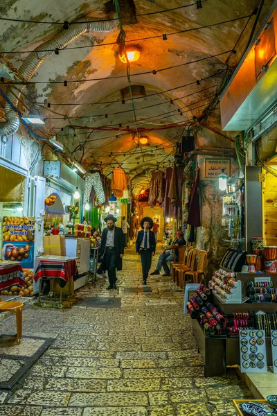 Kudüs, İsrail, 8 Eylül 2018: Gece görünümü çeşitli Shop