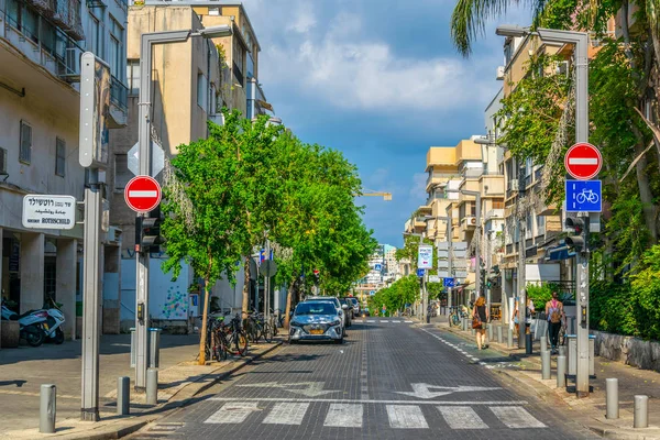 Tel Aviv, İsrail, 10 Eylül 2018: Dar bir sokakta görünümünü