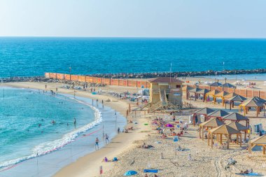 Tel Aviv, İsrail, 10 Eylül 2018: İnsanlar bir sunn tadını çıkarıyor