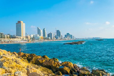 Tel Aviv, İsrail, 10 Eylül 2018: İnsanlar bir sunn tadını çıkarıyor