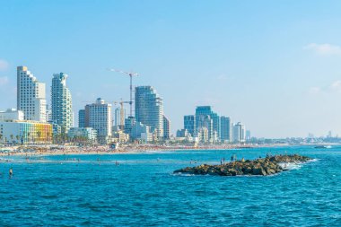 Tel Aviv, İsrail, 10 Eylül 2018: İnsanlar bir sunn tadını çıkarıyor