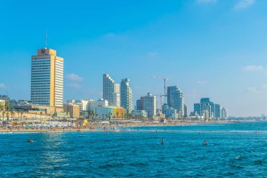 Tel Aviv, İsrail, 10 Eylül 2018: İnsanlar bir sunn tadını çıkarıyor
