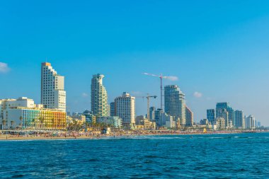 Tel Aviv, İsrail, 10 Eylül 2018: İnsanlar bir sunn tadını çıkarıyor