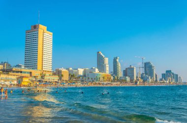 Tel Aviv, İsrail, 10 Eylül 2018: İnsanlar bir sunn tadını çıkarıyor