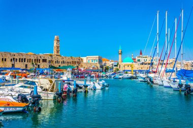 Acre, İsrail, 12 Eylül 2018: eski limanında demirleme tekneler 