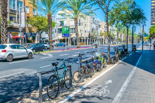 TEL AVIV, ISRAEL, 10 СЕНТЯБРЯ 2018 г.: улица Шломо ибн Габироль — стоковое фото