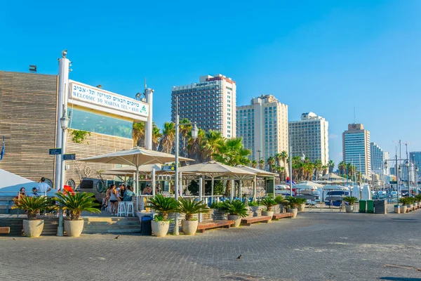 TEL AVIV, ISRAEL, SEPTEMBER 10, 2018: View of seaside promenade — Stock Photo, Image