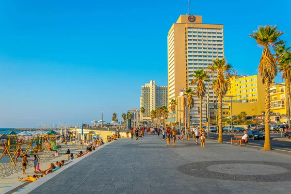 TEL AVIV, ISRAEL, SEPTEMBER 10, 2018: View of seaside promenade — Stock Photo, Image