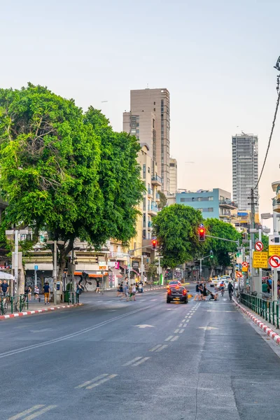 Τελ Αβίβ, Ισραήλ, 10 Σεπτεμβρίου 2018: Άποψη του ένα στενό δρόμο στην — Φωτογραφία Αρχείου