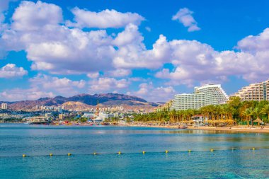 Eilat, İsrail, 30 Aralık 2018: İnsanlar bir güneşli da tadını çıkarıyor
