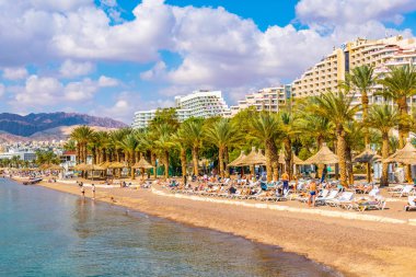 Eilat, İsrail, 30 Aralık 2018: İnsanlar bir güneşli da tadını çıkarıyor