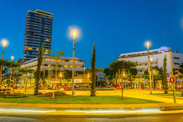 Tel aviv, israel, september 15, 2018: Sonnenuntergang Blick auf dizengoff s — Stockfoto