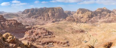 Havadan görünümü Al Habis dağ, Qasr al Bint, Sütunlu Cadde, büyük Tapınağı ve tapınak kanatlı aslan: Petra, Jordan