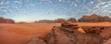 Little rock Köprüsü'nde Wadi Rum, Jordan