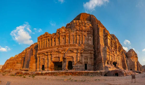 Korintiska och Palace gravar på petra, Jordanien — Stockfoto