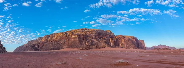 Paisagem do deserto de Wadi Rum na Jordânia — Fotografia de Stock
