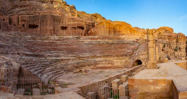Qasr al Bint in Petra, Jordanië — Stockfoto