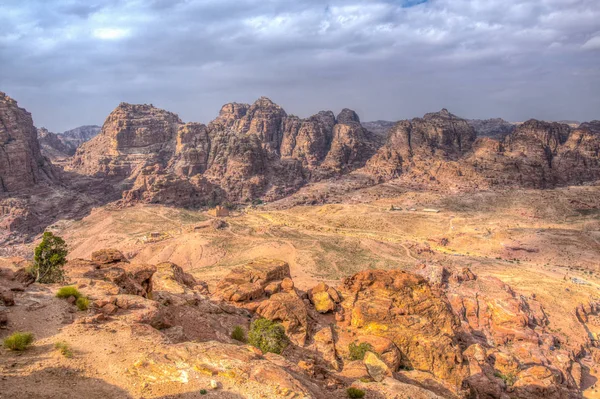 Al Habis hory za Qasr al Bint Petra, Jordánsko — Stock fotografie