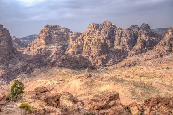 Al Habis hory za Qasr al Bint Petra, Jordánsko — Stock fotografie
