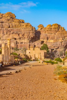 Sütunlu Cadde: Petra, Jordan Qasr al Bint için önde gelen