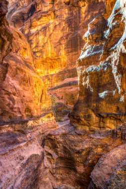 Wadi Rum çöl Ürdün'de Khazali siq