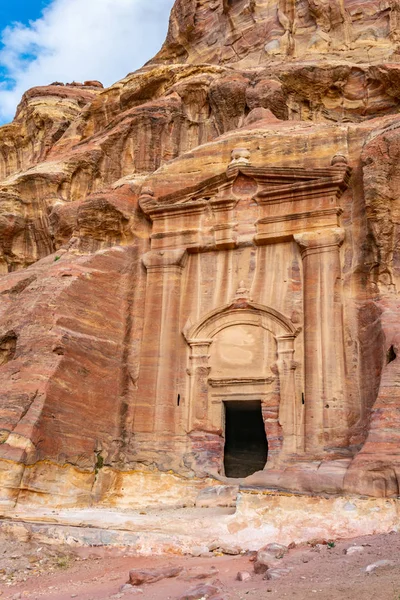 Tombeau de jardin et triclinium à Petra, Jordanie — Photo