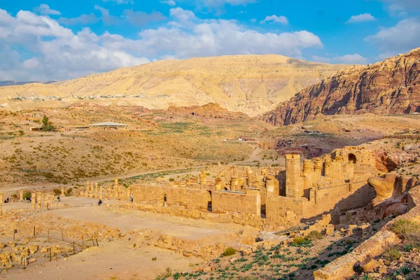Ruinas del gran templo de Petra, Jordania — Foto de Stock