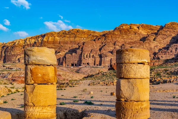 Ruinerna av stor templet i Petra, Jordanien — Stockfoto