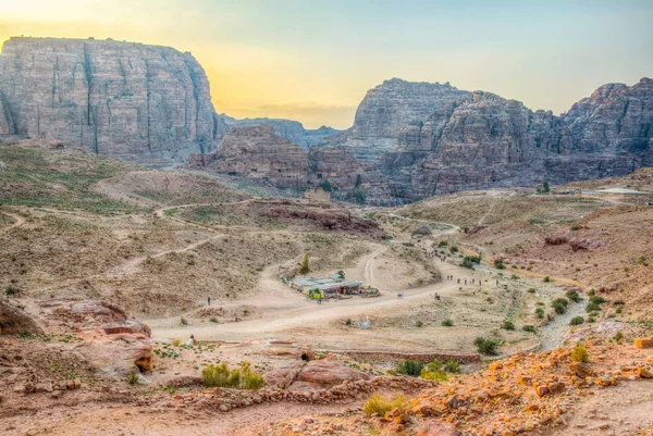 Západ slunce v údolí Petry v Jordánsku — Stock fotografie