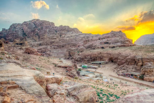 Petra, Ürdün'de antik tiyatro gün batımı görünümü — Stok fotoğraf