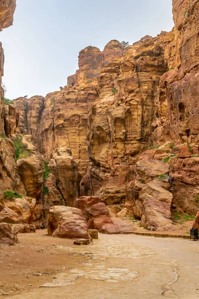 Sík kaňonu vede k antické ruiny Petra, Jordánsko — Stock fotografie