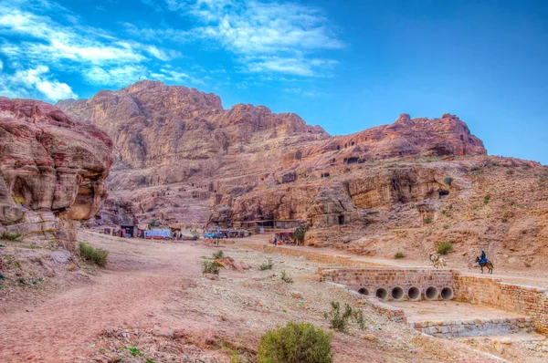 Pohled na východ slunce antického divadla Petra, Jordánsko — Stock fotografie