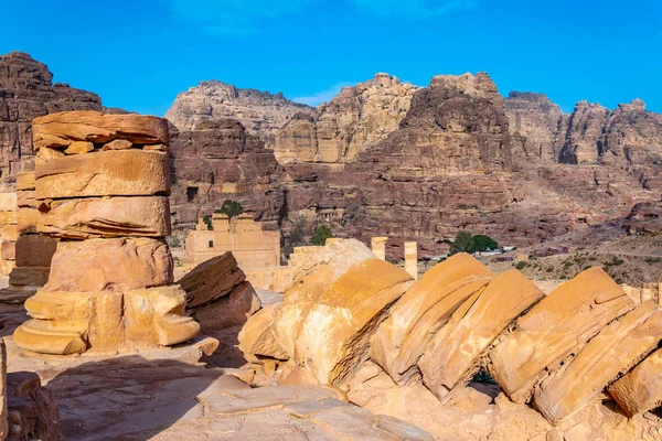 Ruínas do grande templo em Petra, Jordânia — Fotografia de Stock