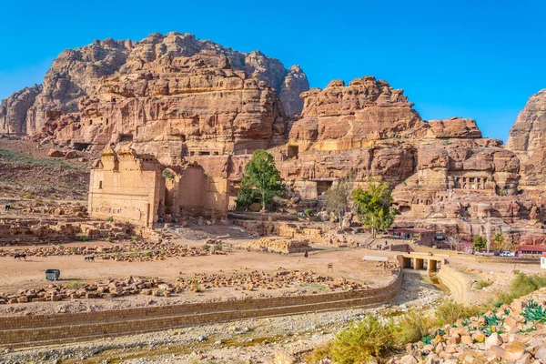 Qasr al Bint en Petra, Jordania — Foto de Stock