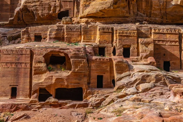 Gatan av fasader i Petra, Jordanien — Stockfoto