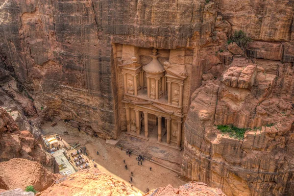 Letecký pohled na Al Khazneh hrobky také nazýván financí na Petra, Jo — Stock fotografie