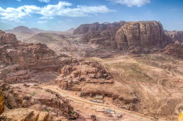 Vista aérea do teatro antigo em Petra, Jordânia — Fotografia de Stock