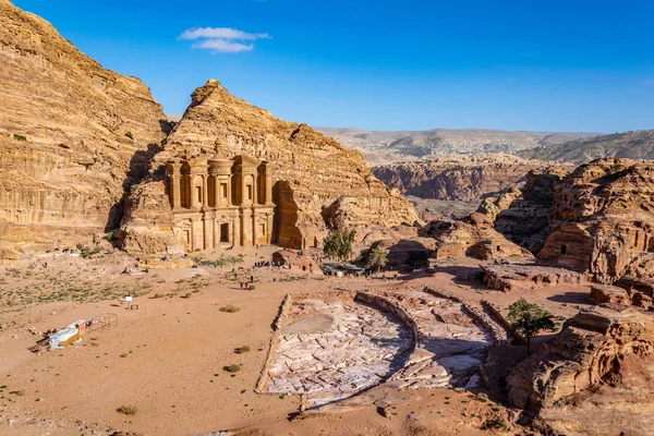 Tumba del monasterio en Petra, Jordania — Foto de Stock