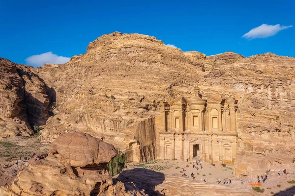 Túmulo do mosteiro em Petra, Jordânia — Fotografia de Stock