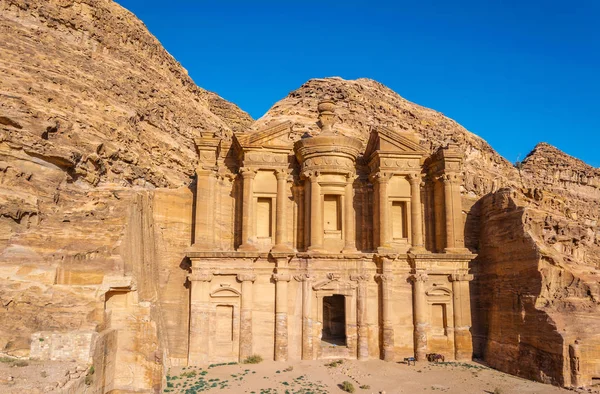 Graf van het klooster in Petra, Jordan — Stockfoto
