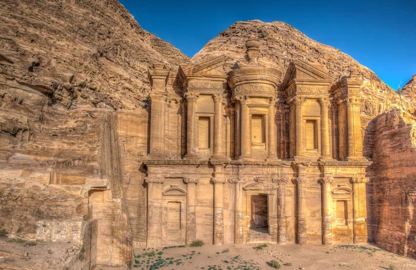 Túmulo do mosteiro em Petra, Jordânia — Fotografia de Stock