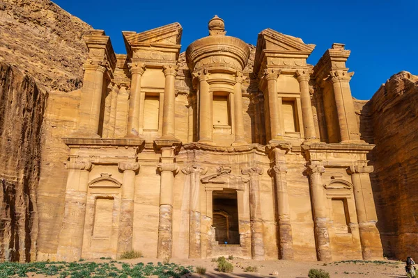 Túmulo do mosteiro em Petra, Jordânia — Fotografia de Stock